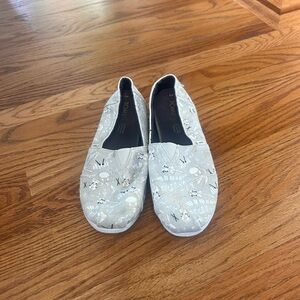 TOMS Women's Patterned Gray Flats